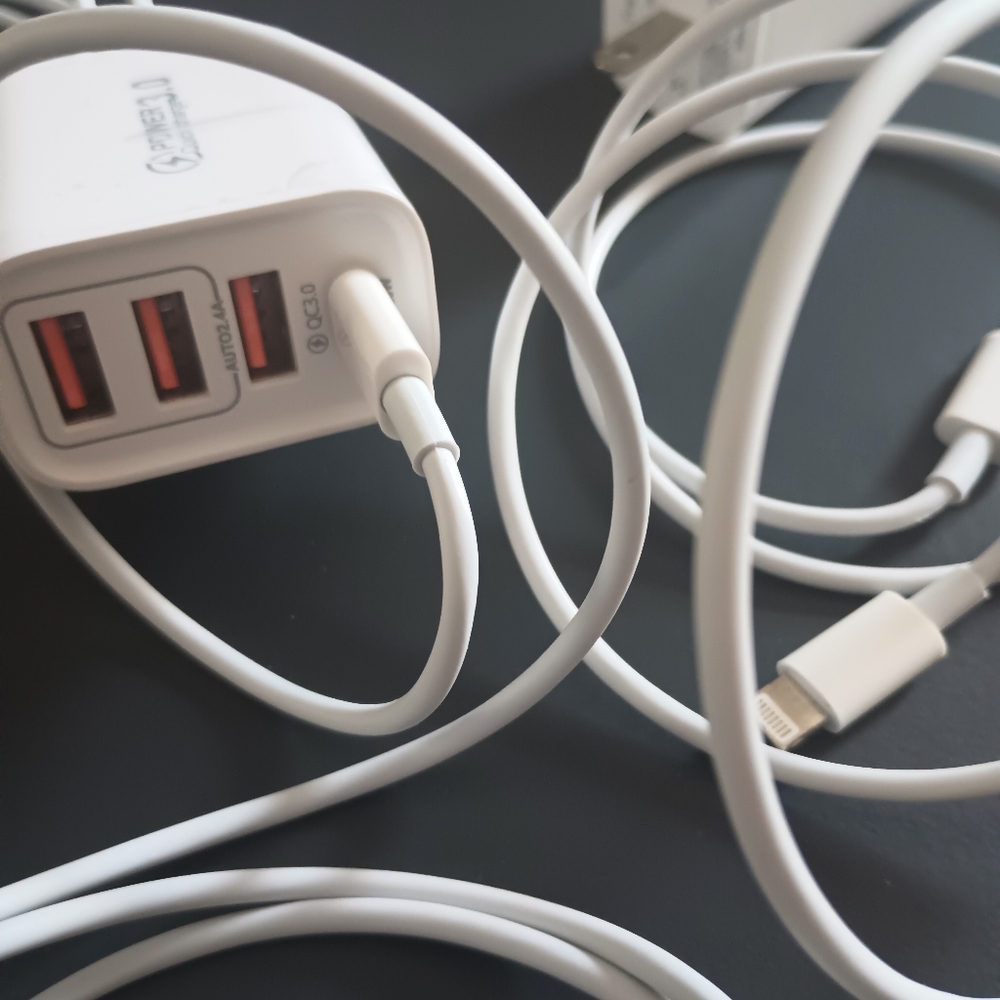 🔥New Super PD 20W Quick Charger Lightning to Type C 1 + 3 Set - Picture 2 of 5